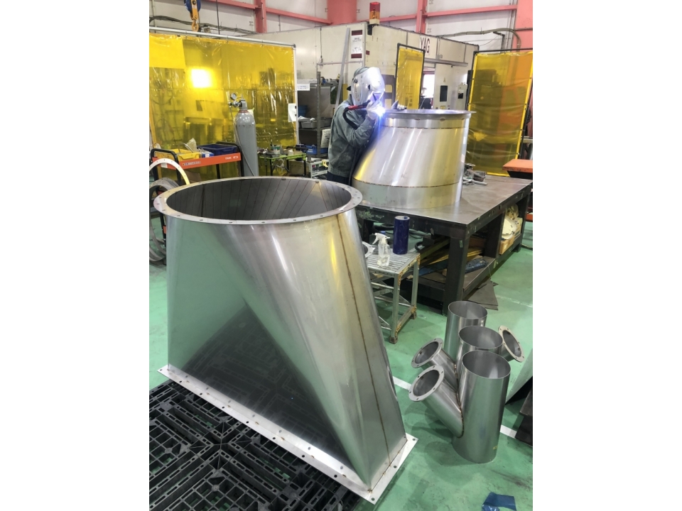 ダクト製作 施工実績 大型ステンレス板金 精密板金加工 フレーム加工 各種溶接なら 京都の竹村製作所